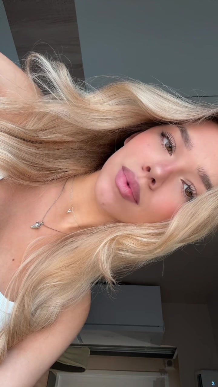 @Yana🦋