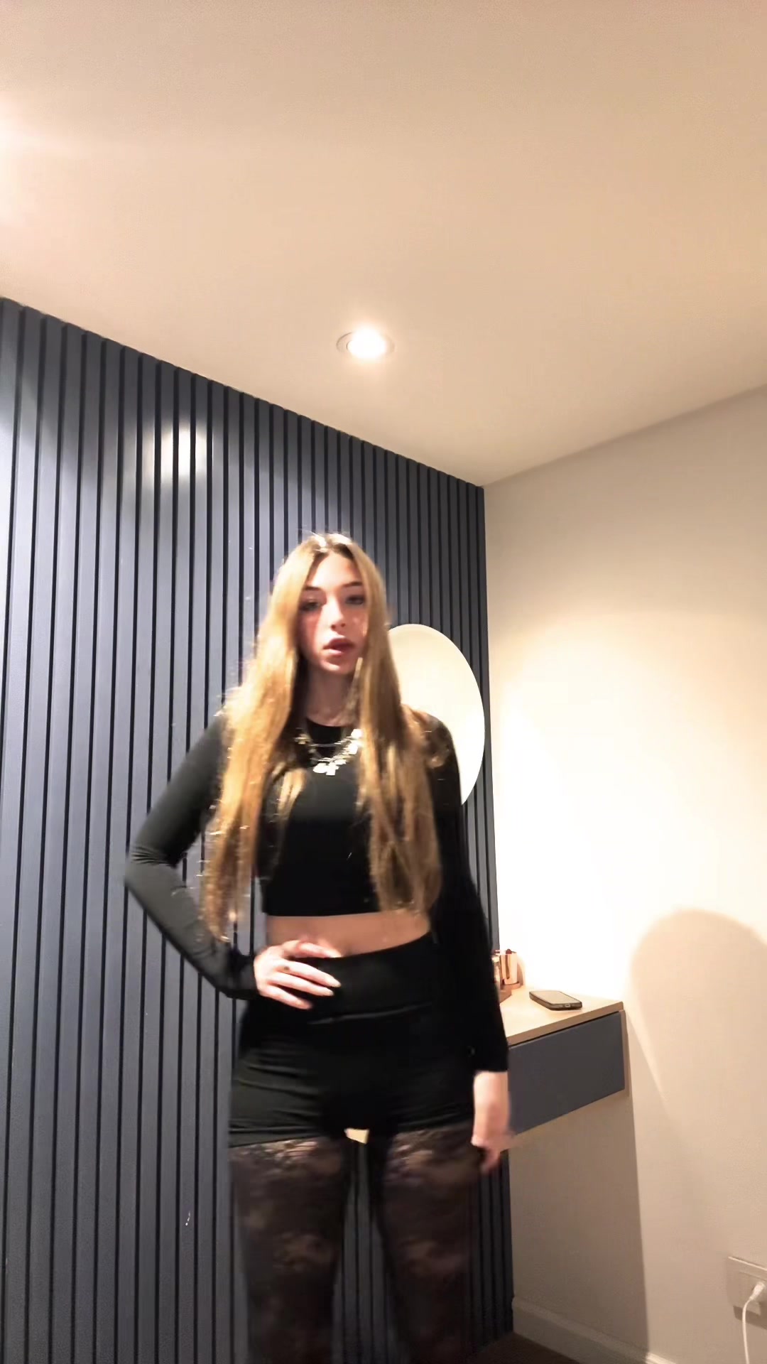 @isabella