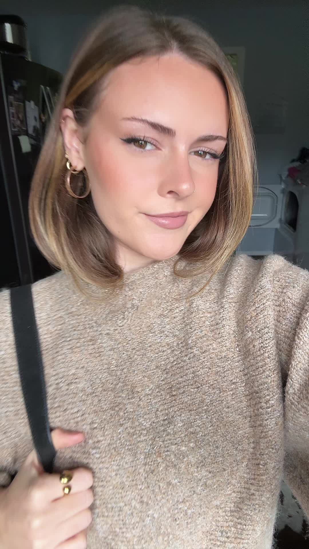 @🧍🏼♀️