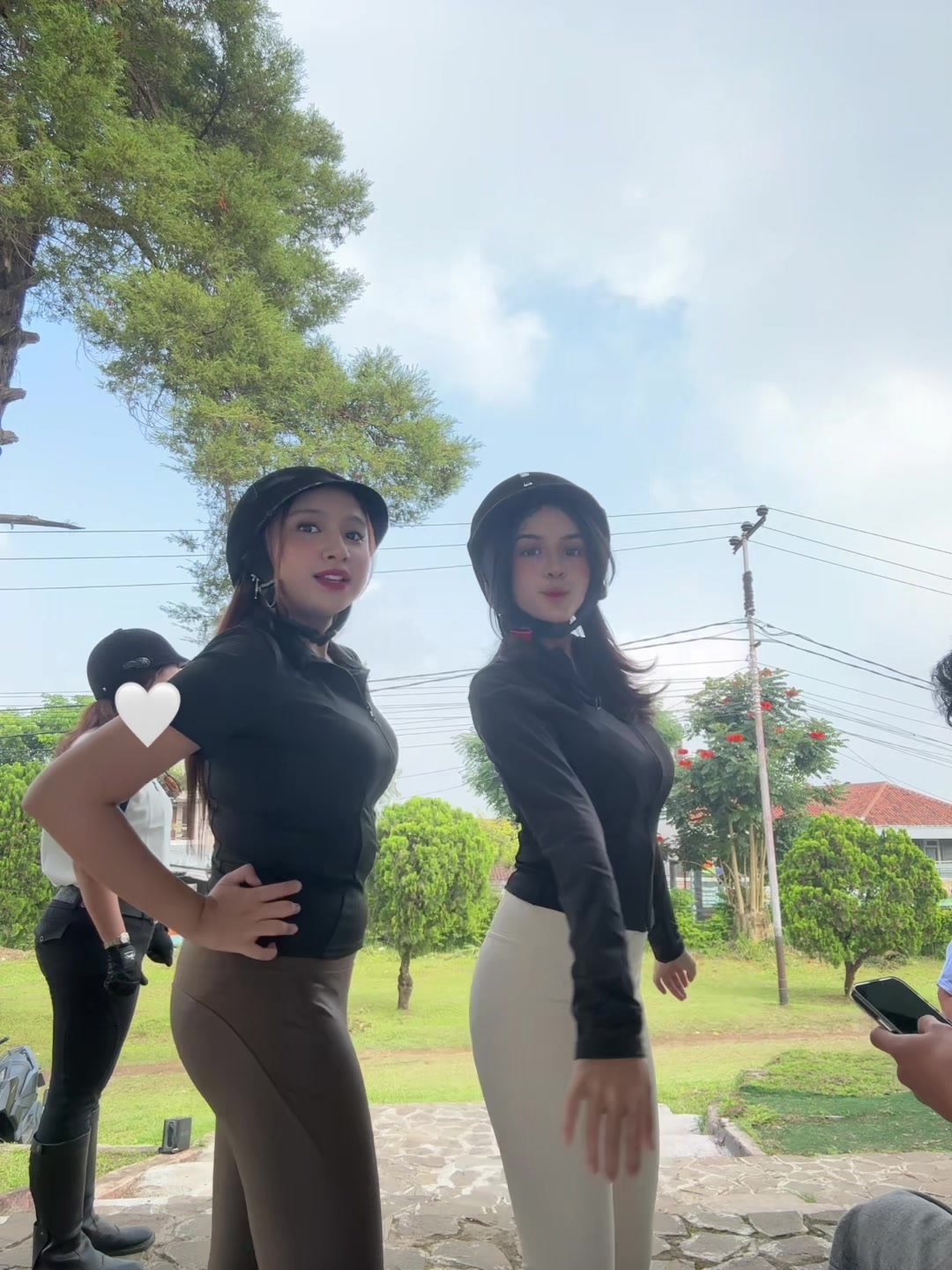 @zzneya