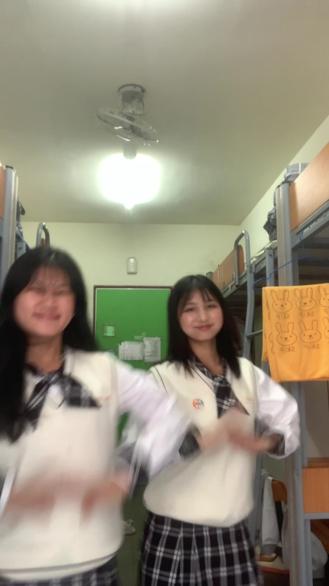 @何利芳