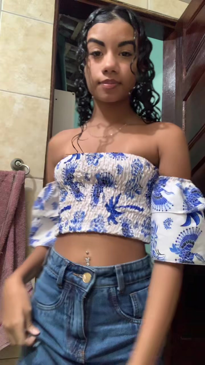 @vanessa_.larii