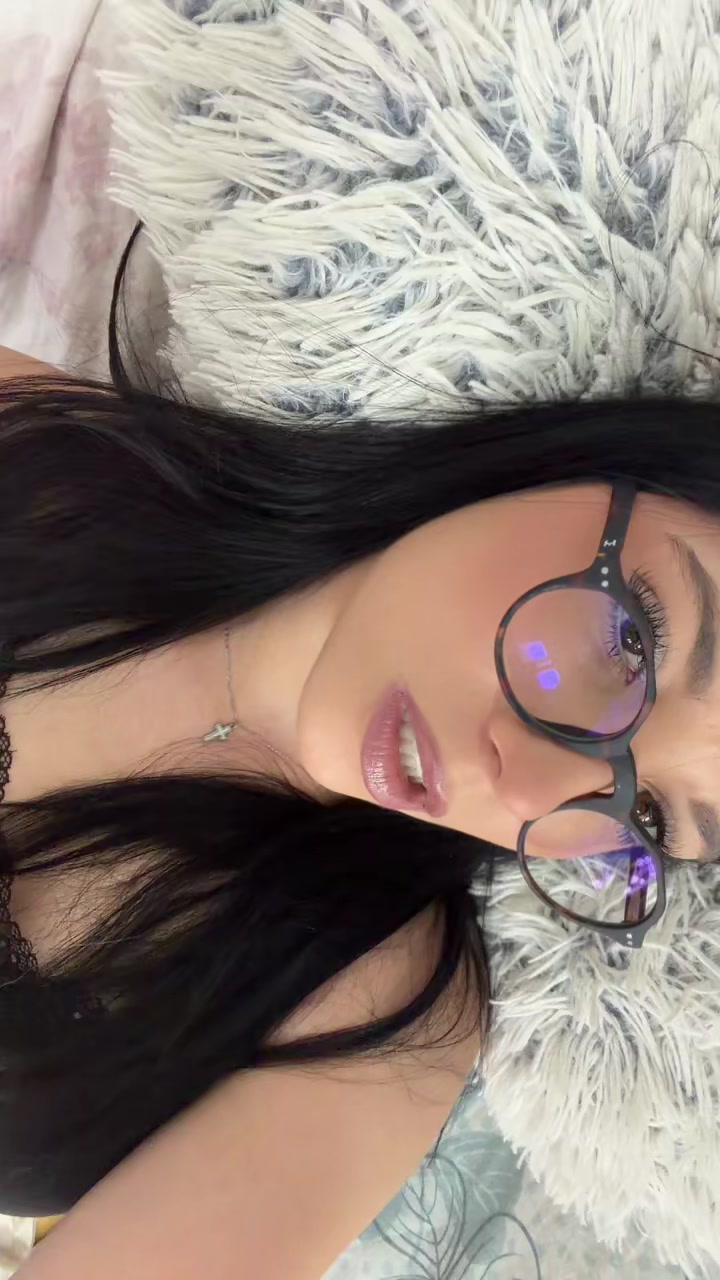 @🦦