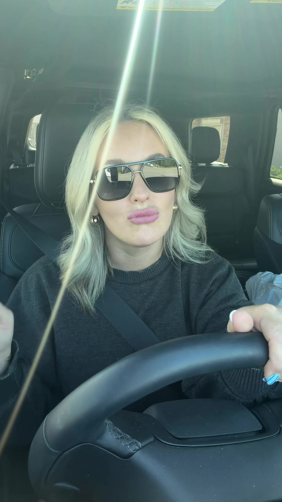 @whitneyfriedericksen
