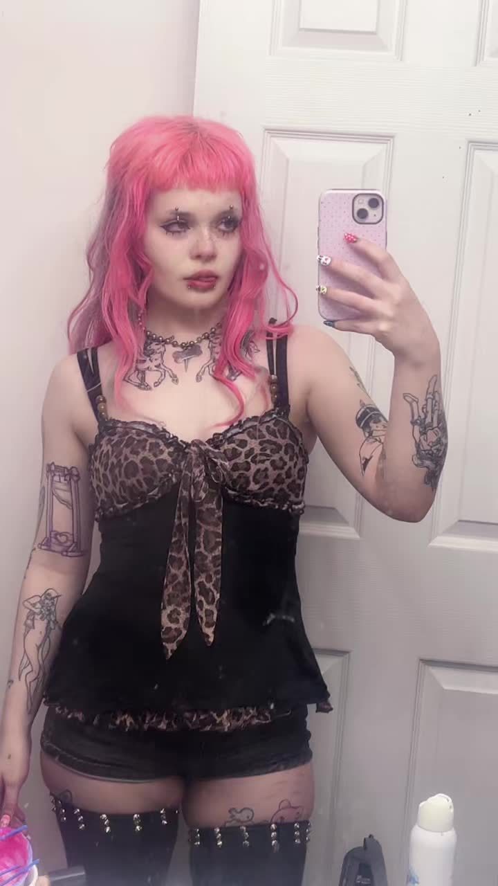 @kneesock