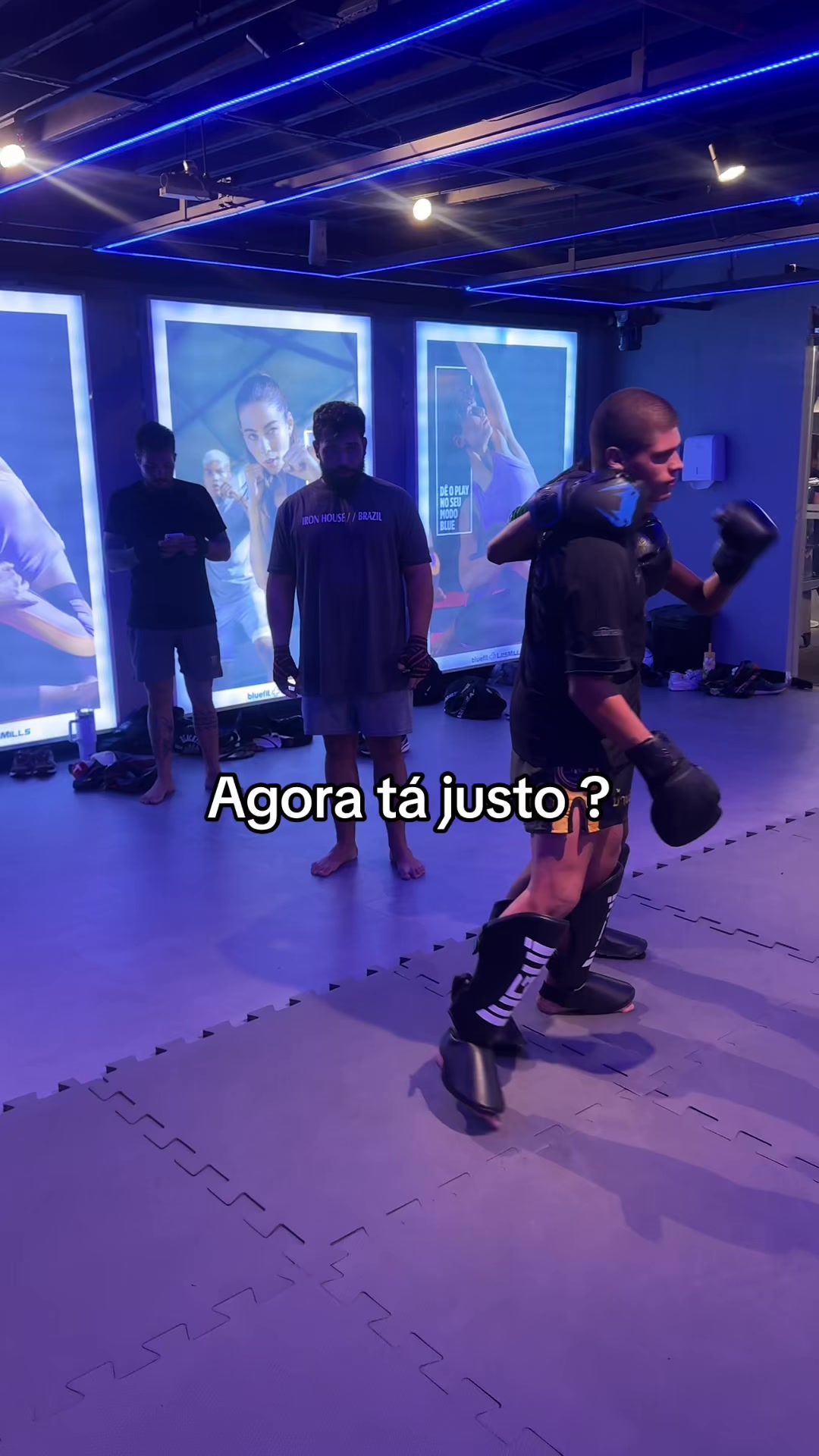 @Vict&oacute;ria Simonns