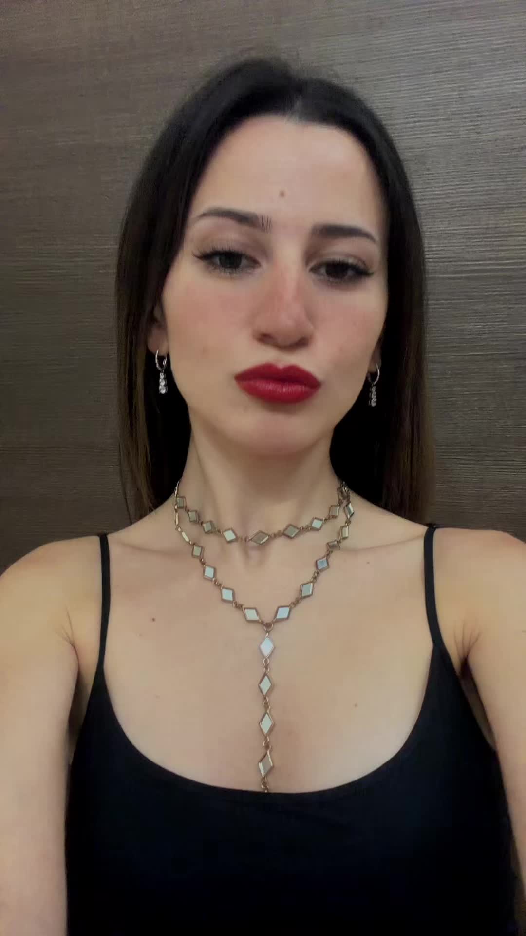 @NICOLE🐝