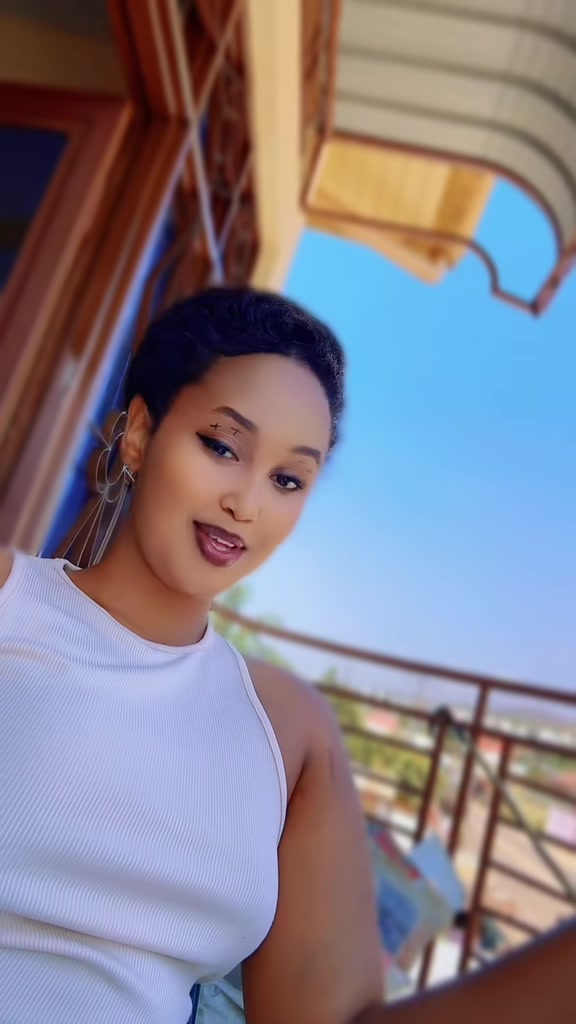 @🇷🇼moniafleur1🇧🇮