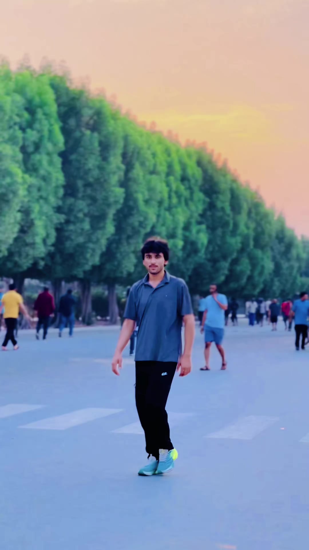 @꧁ ABBAS AHMAD 𝟕 🤍 ꧂