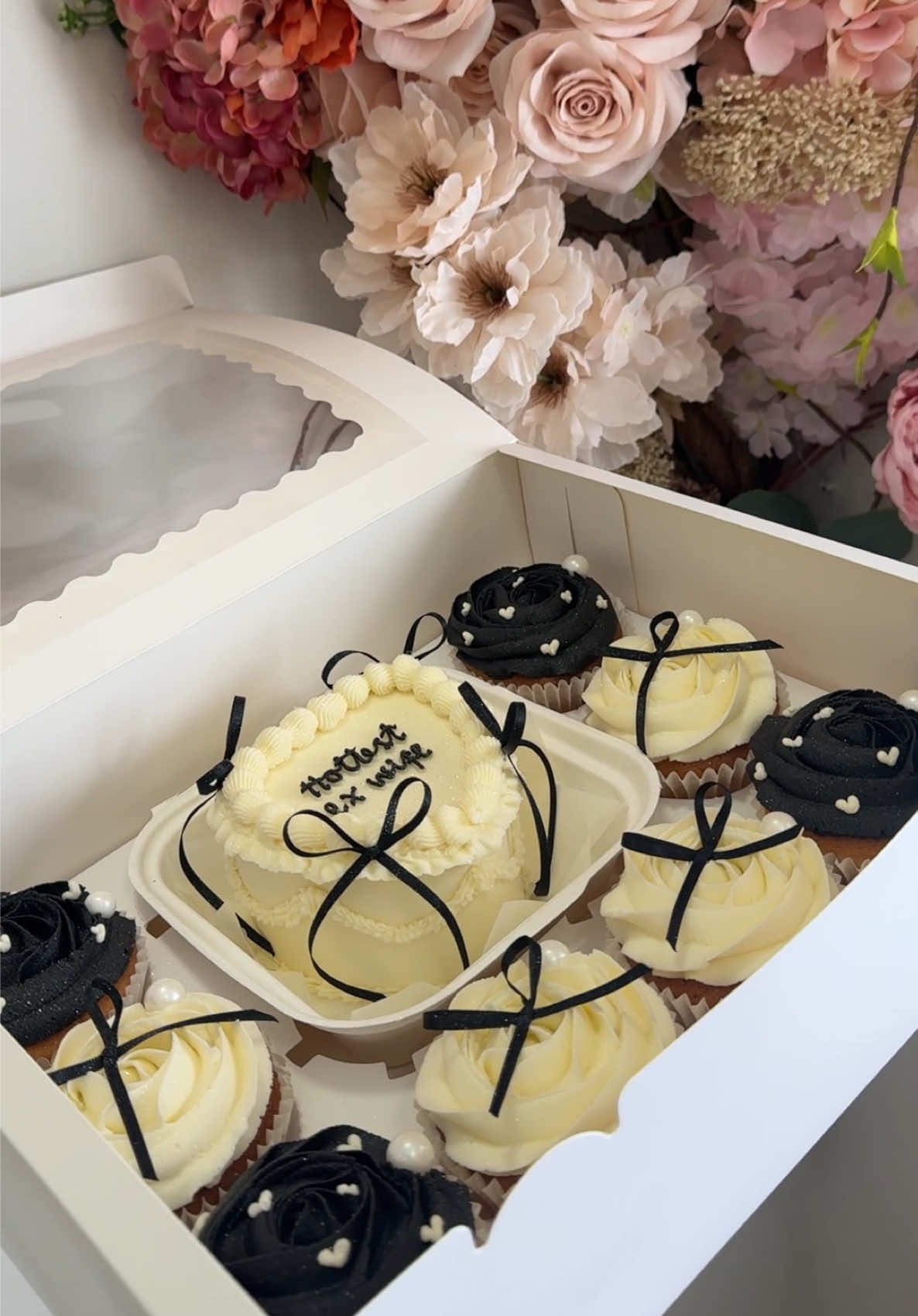 @devinetreatsbakery