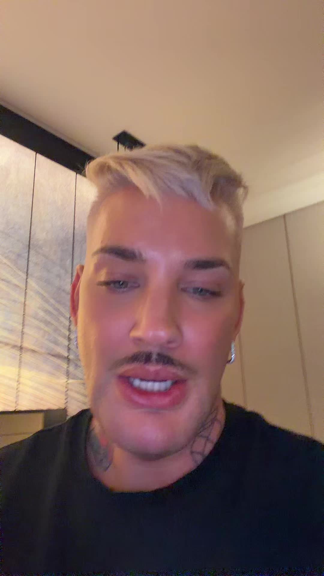 @Daniel René
