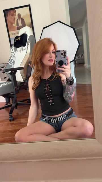 @MickaelaWest