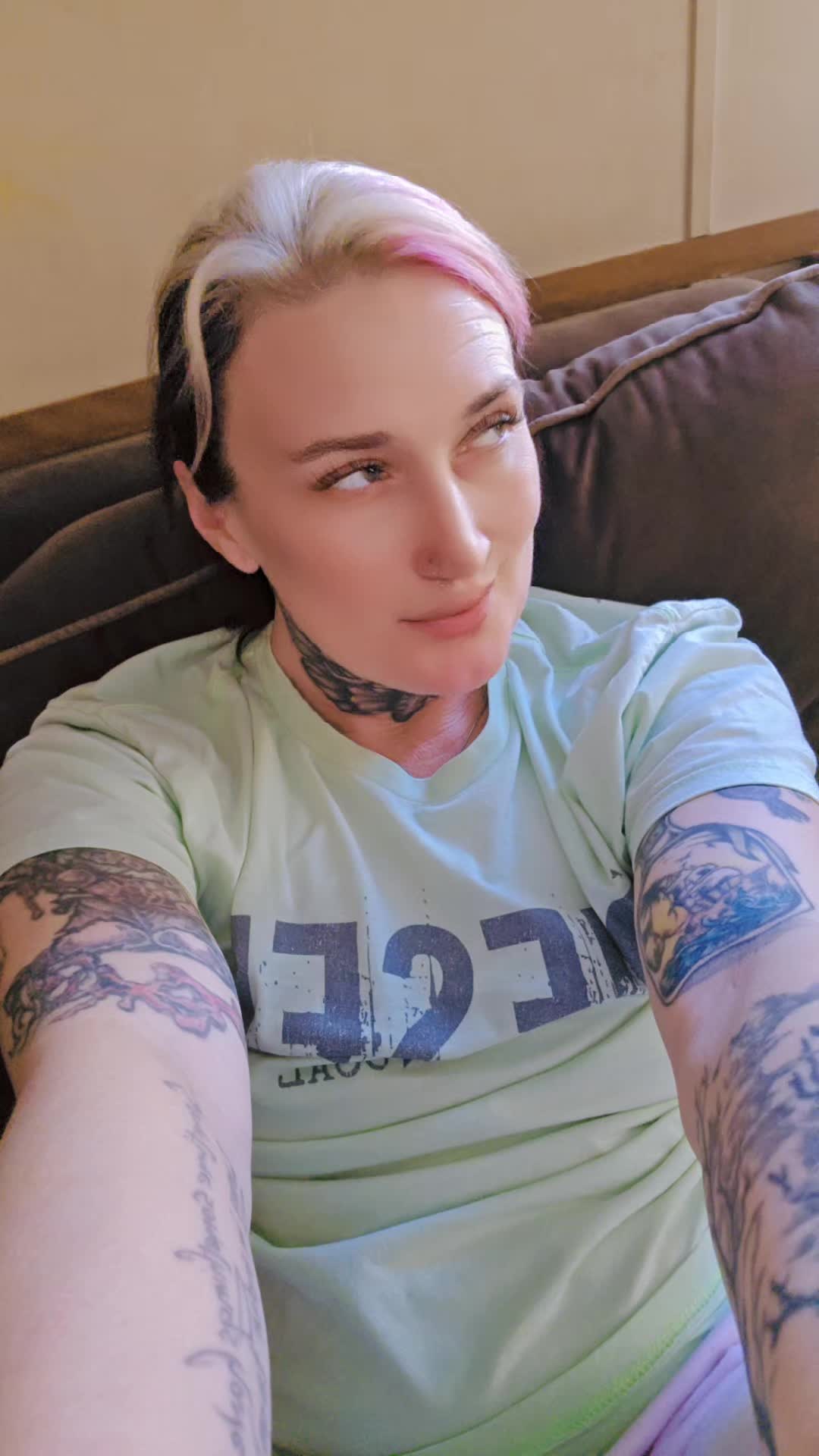 @🍍yagirlTrouble83🍍