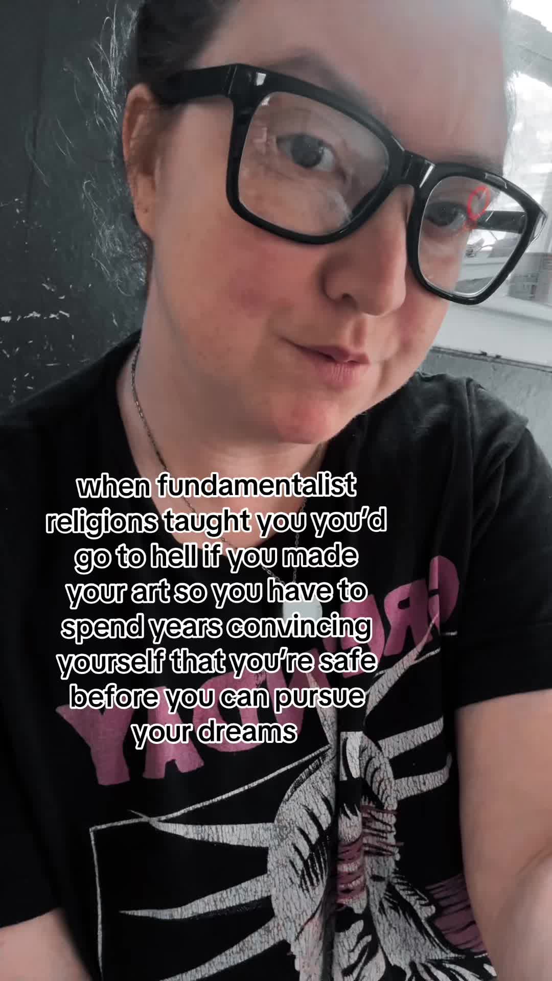 @julzisdead_