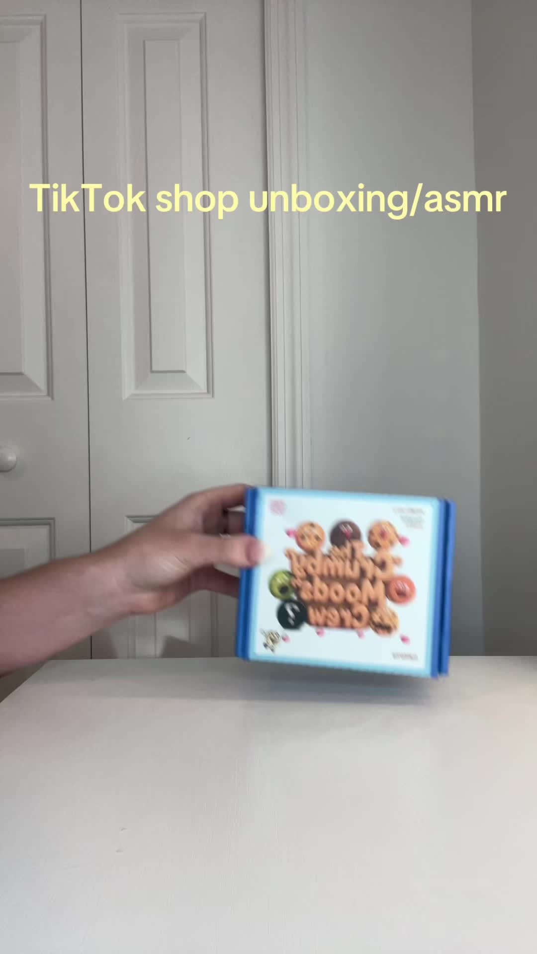 @???