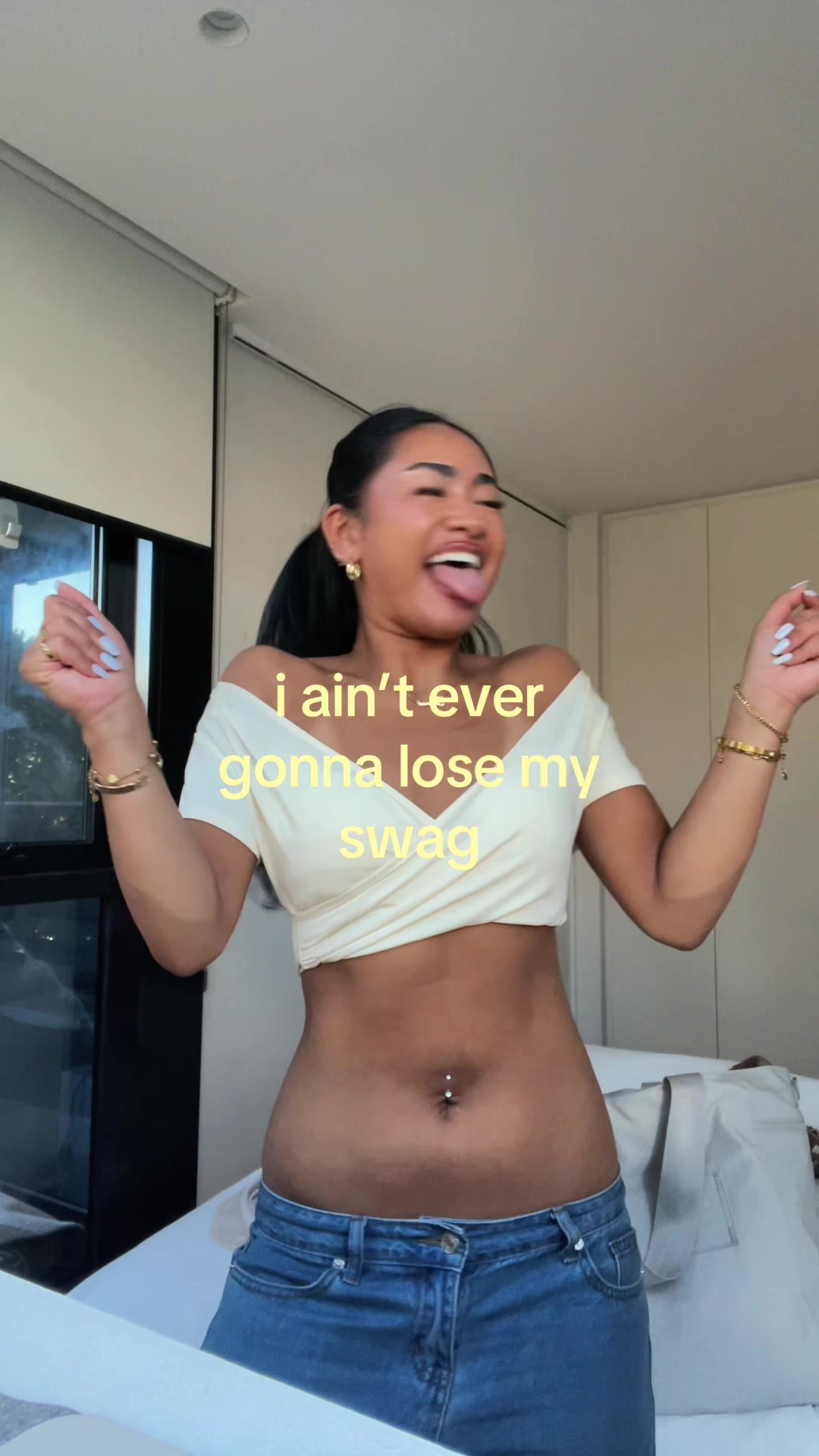 @TH💋NIA