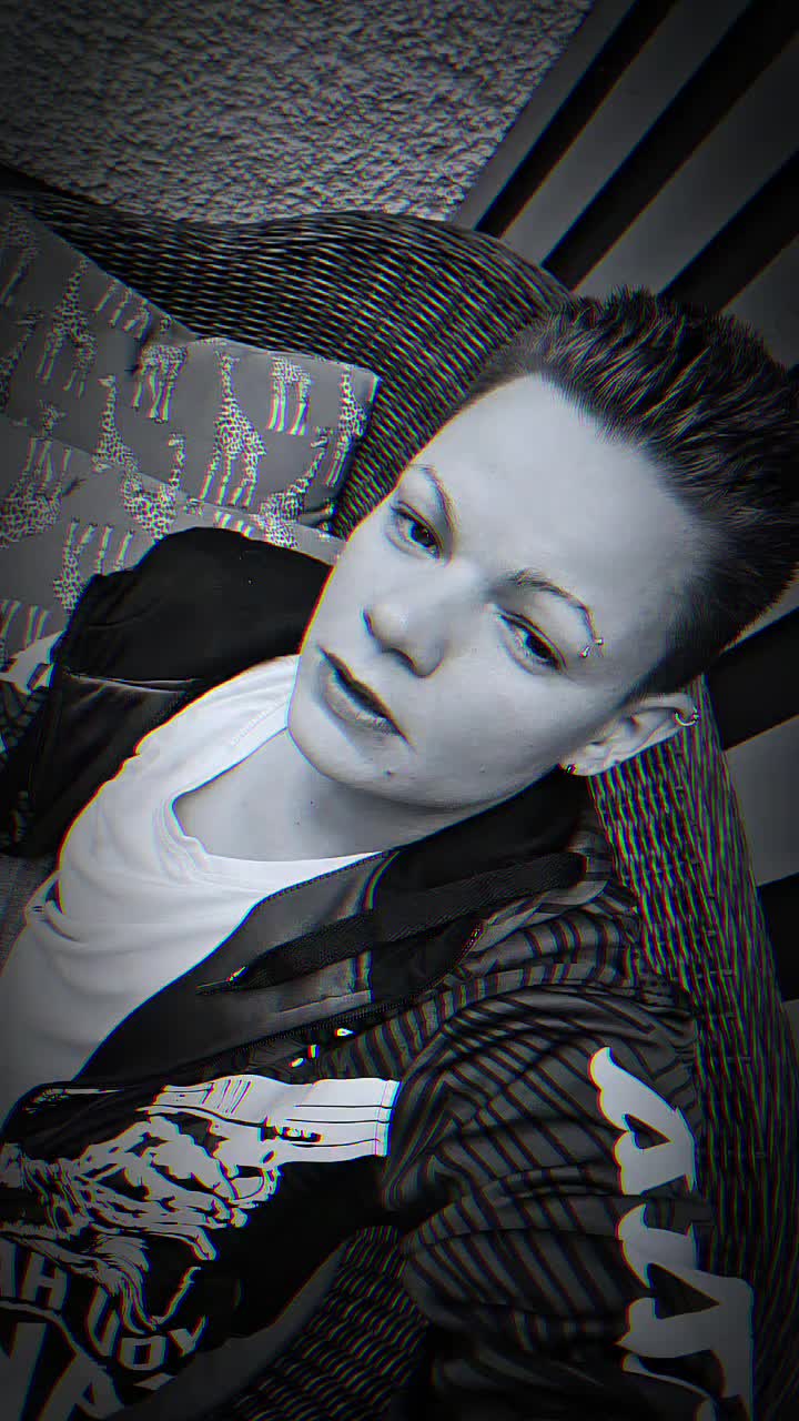 @Fallingangel1990🏳️🌈❤️
