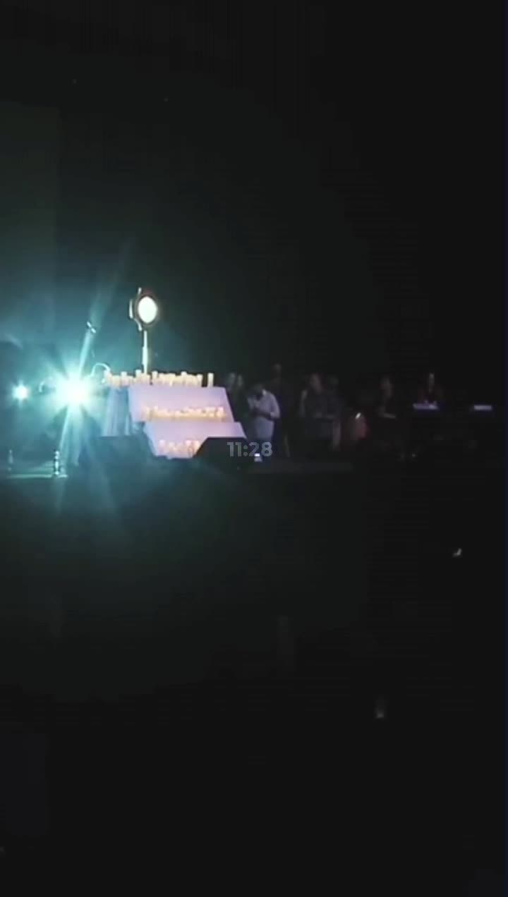 @𝟭𝟭:𝟮𝟴