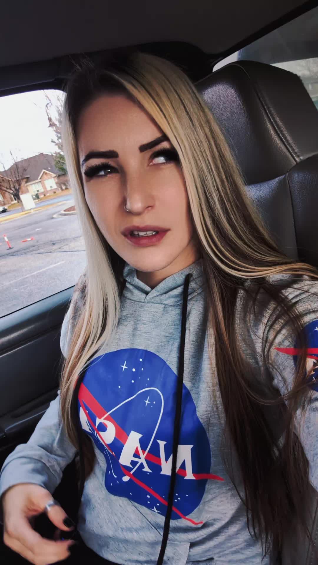 @Cₐₗₗmₑyₒᵤr𝓥𝓪𝓵𝓮𝓷𝓽𝓲𝓷𝓮🖤