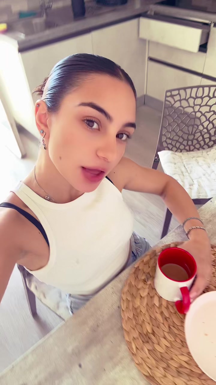 @Adelepzz