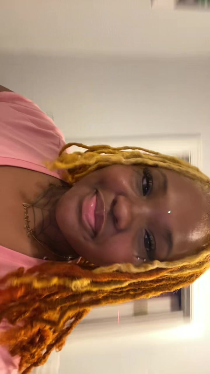 @azariaa 👩🏽&zwj;🦰