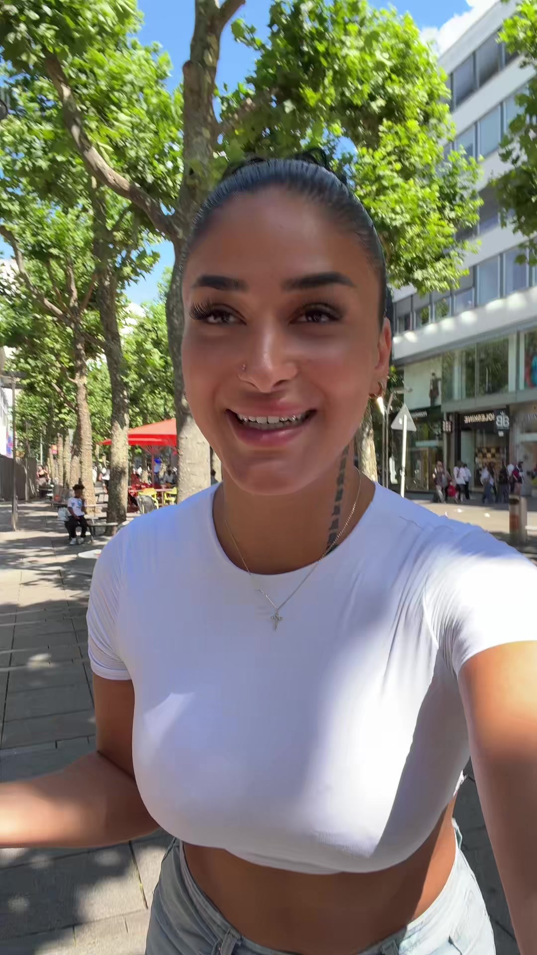 @Vinoschh