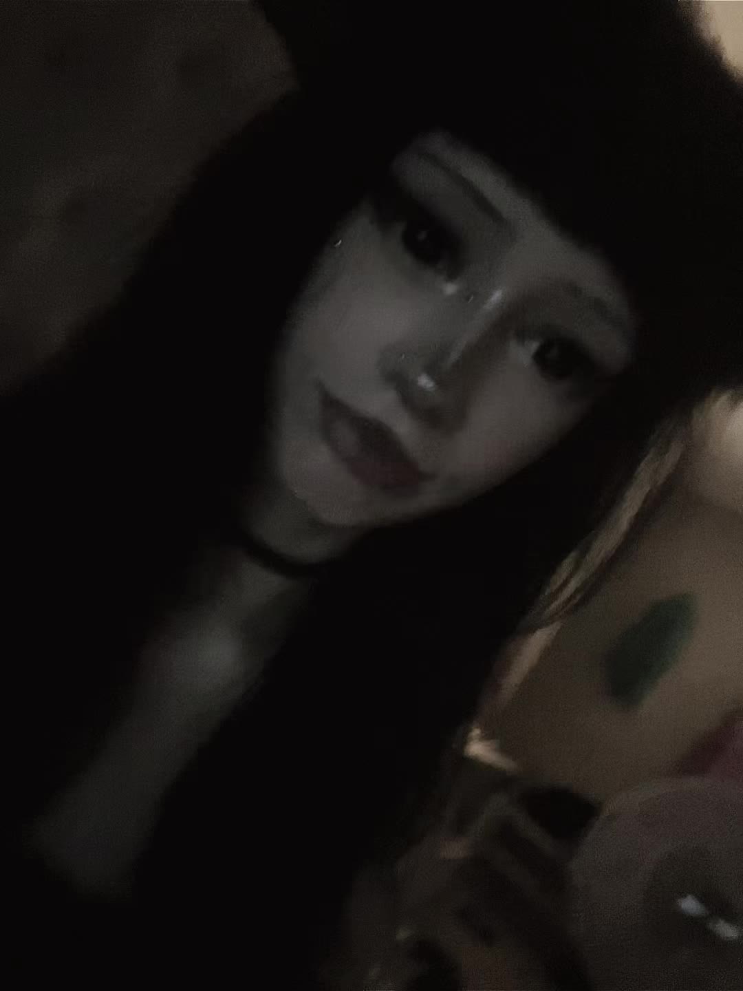 @⊝