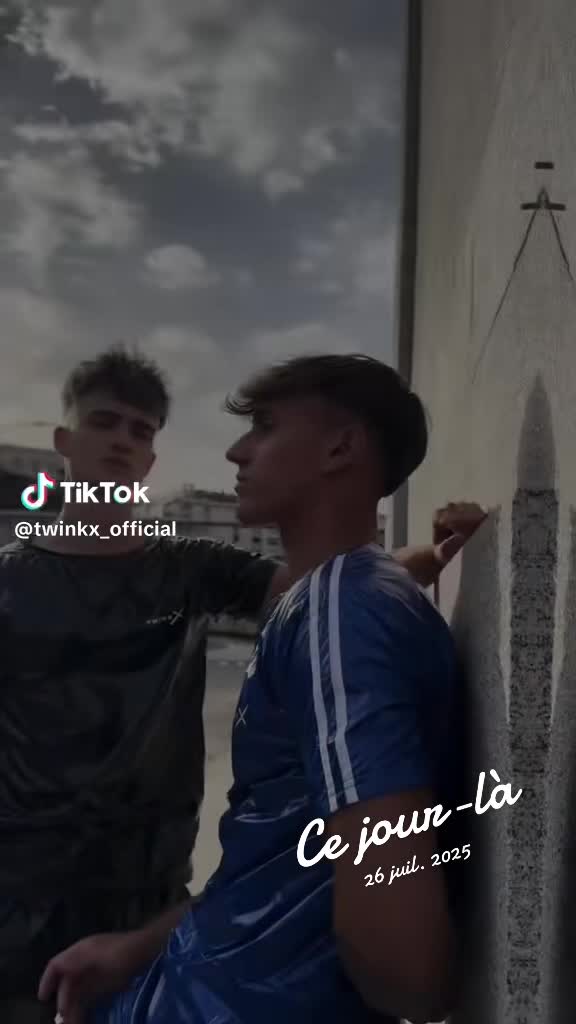 @LeoLoveSneakers