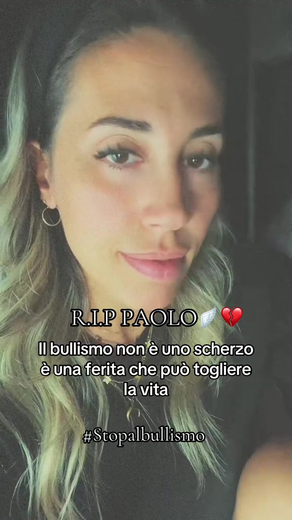 @AdeleValentino