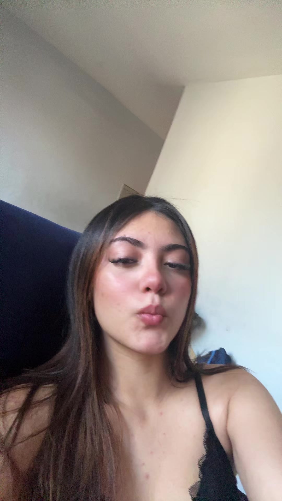 @Ladonii