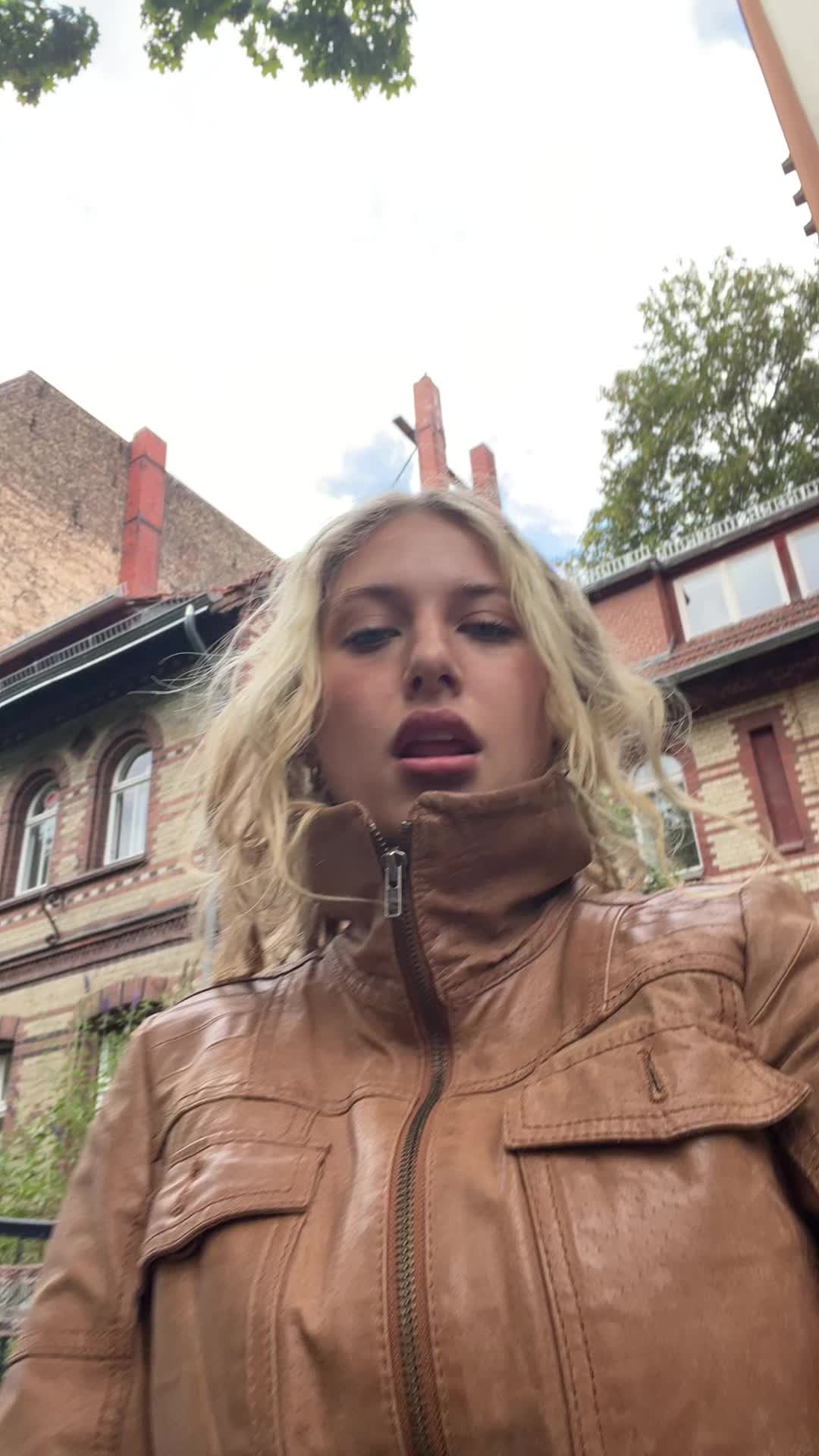 @zoeyjoline_