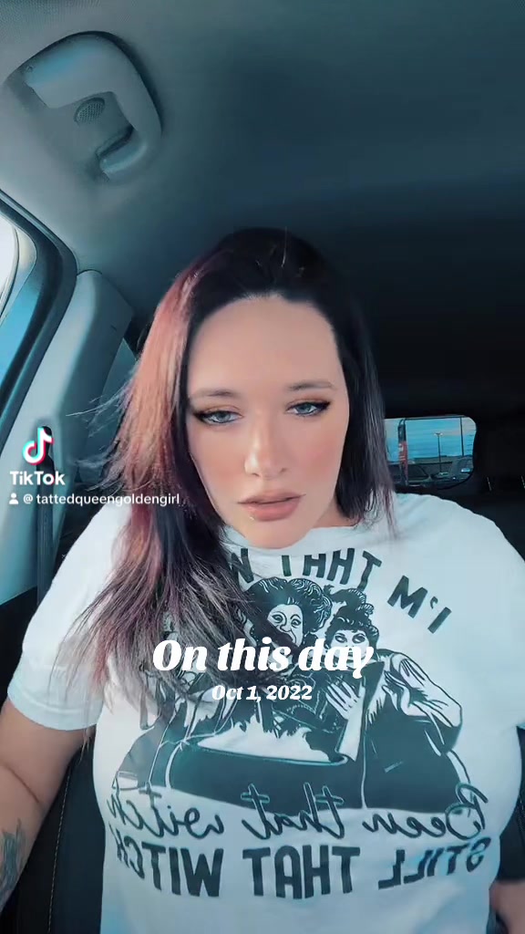 @tattedqueengoldengirl
