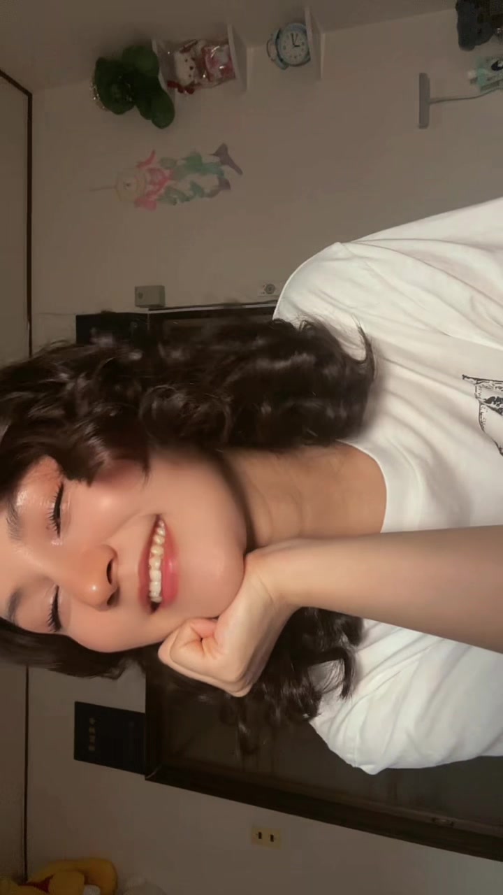 @𝓜𝓾𝓷𝓪 𓂃 𝜗𝜚♡