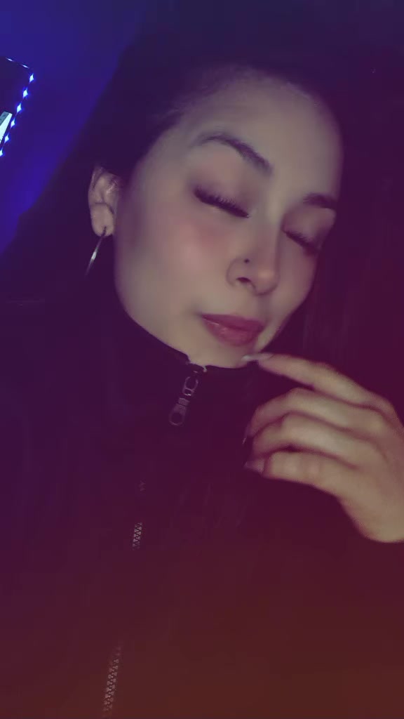 @Miickaa💜🏳️&zwj;🌈