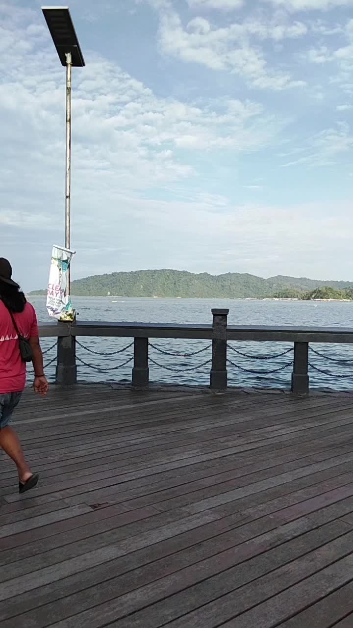 @JELL GONRONG