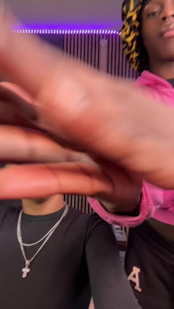 @Tee