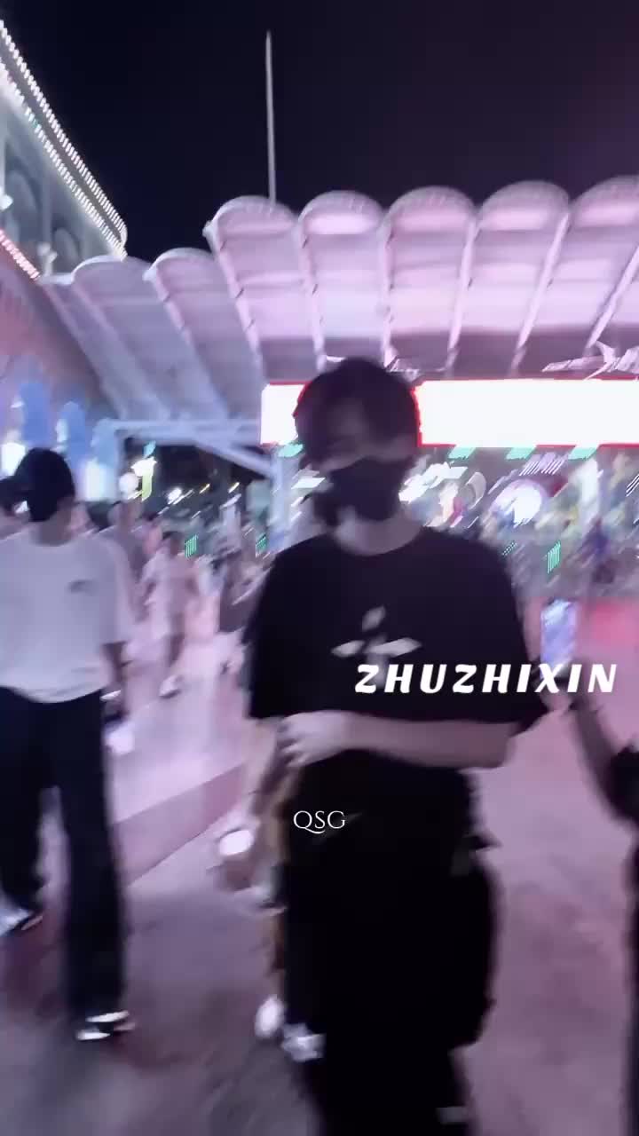@⋆˚࿔𝒁𝒉𝒖𝒁𝒉𝒊𝑿𝒊𝒏𝜗𝜚˚⋆