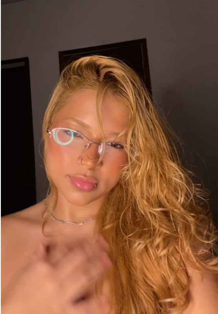 @mchelynz