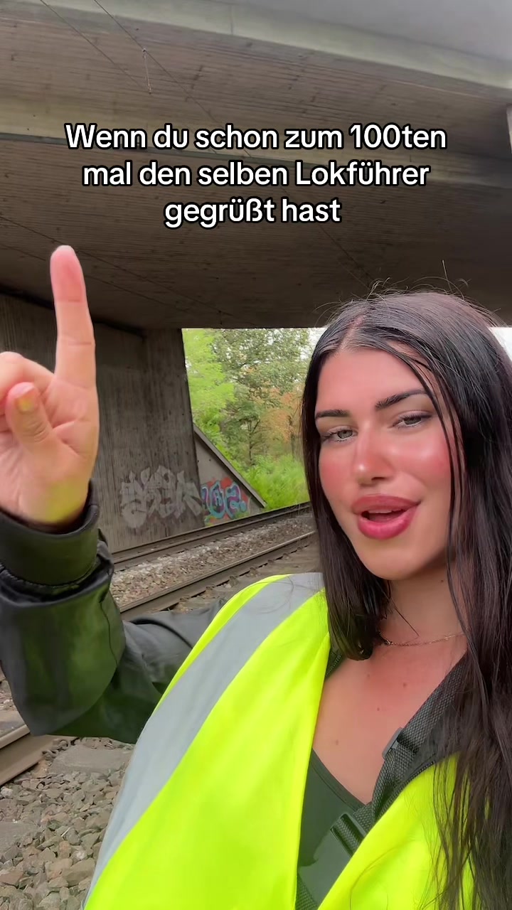 @celineglows