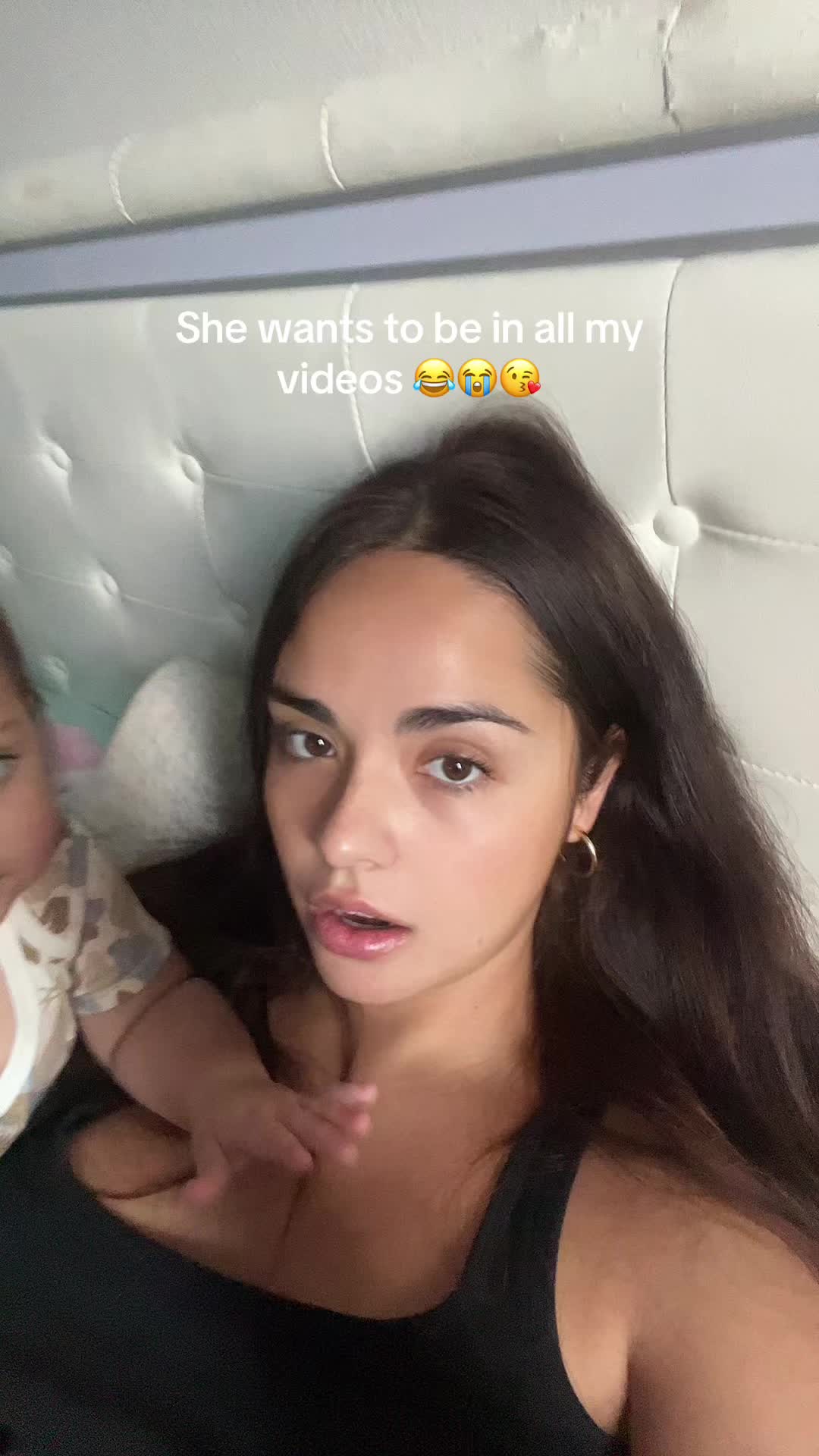 @_joanienicole