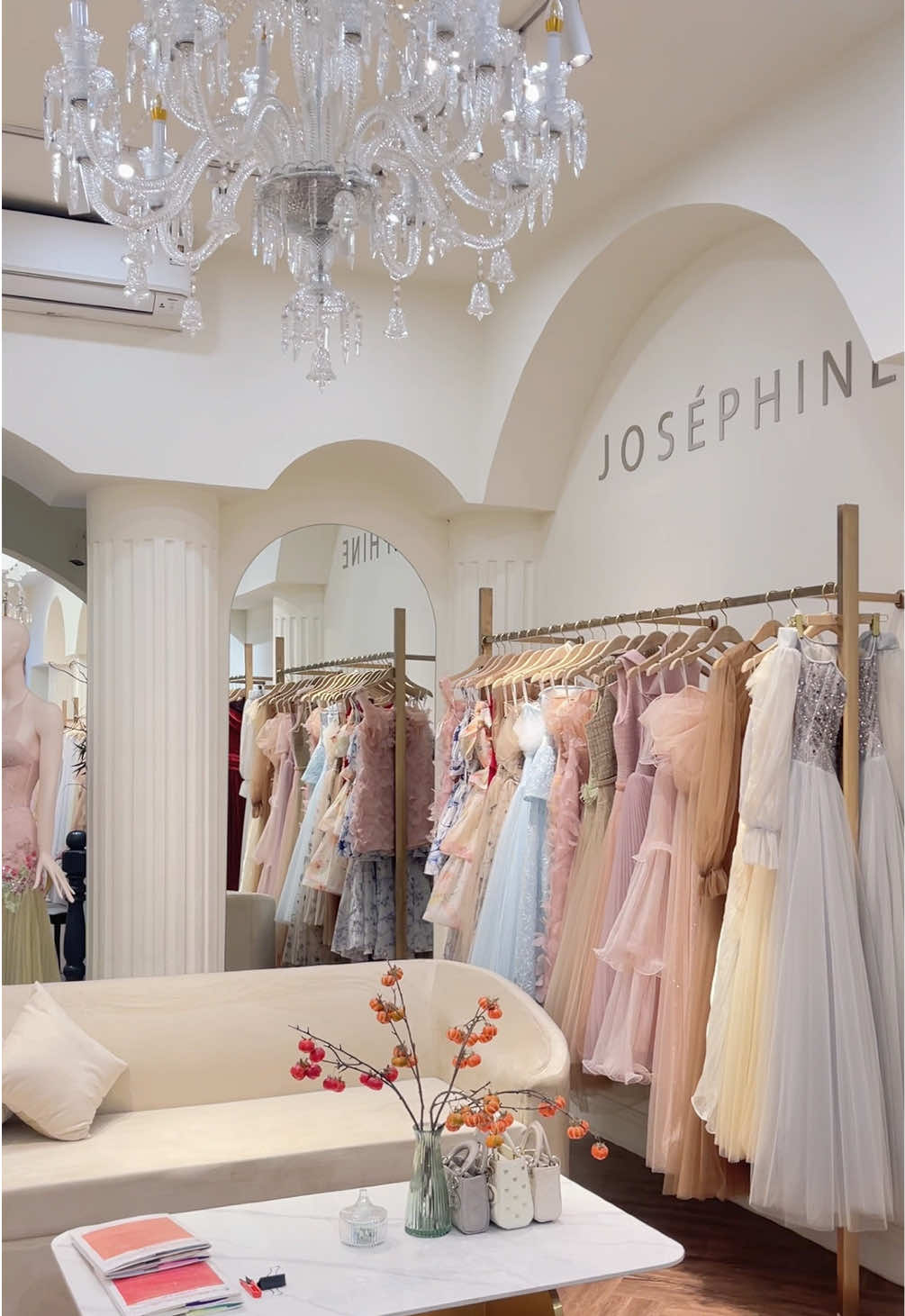 @JOSÉPHINE