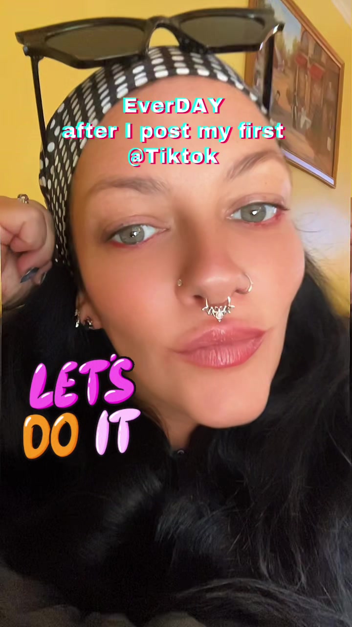 @Smiley_Fang_Girl