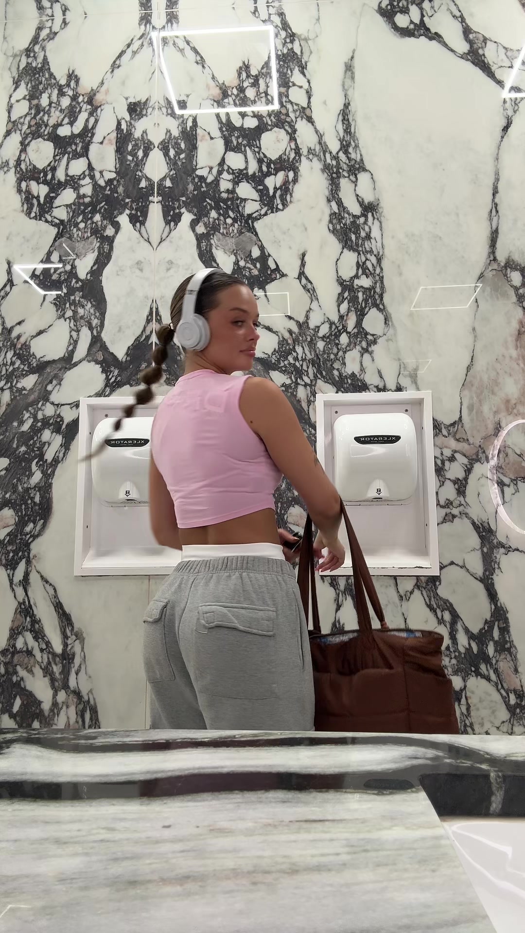 @KellyLiftz