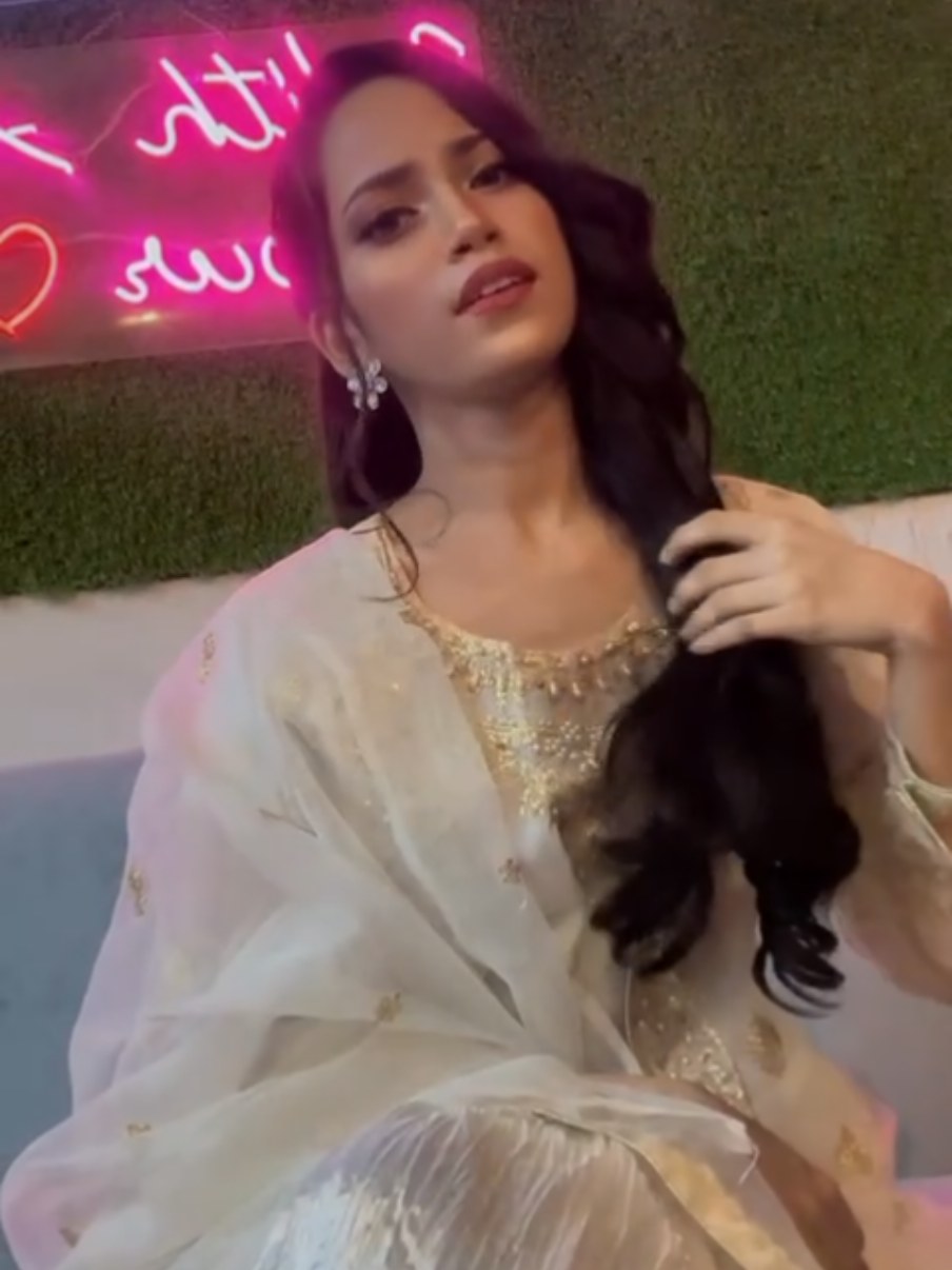 @Farheen Amir (inshasalon)
