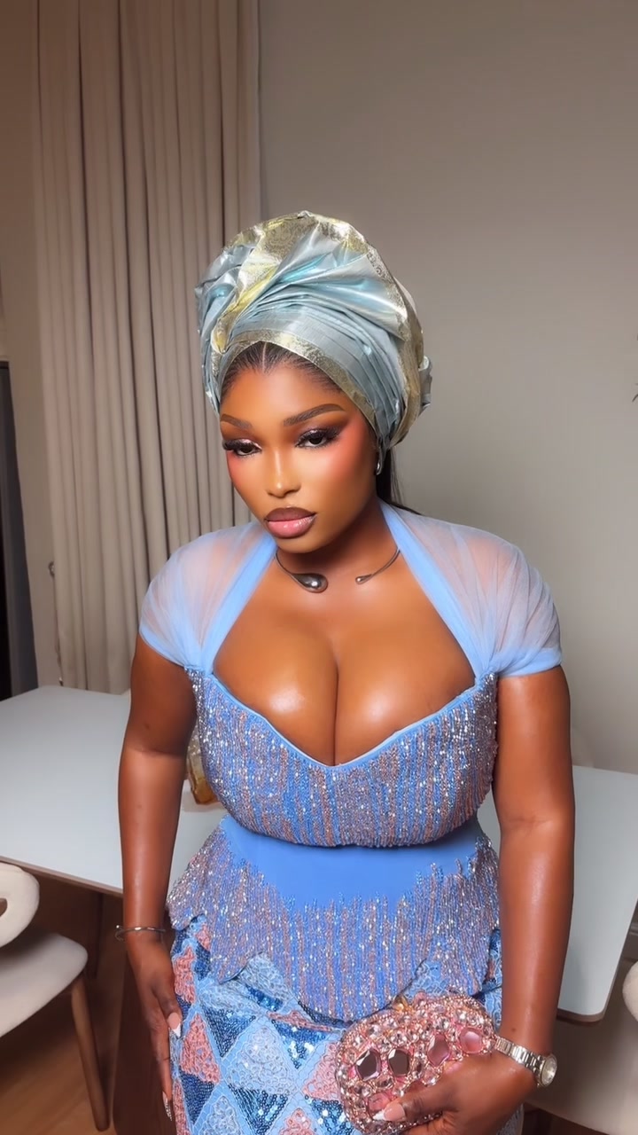 @dhunni__