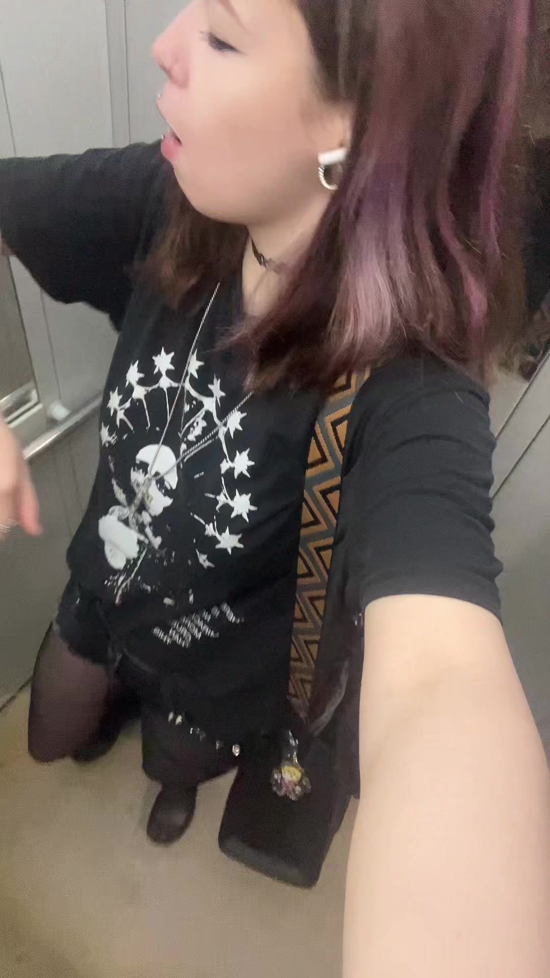 @xeuqシ