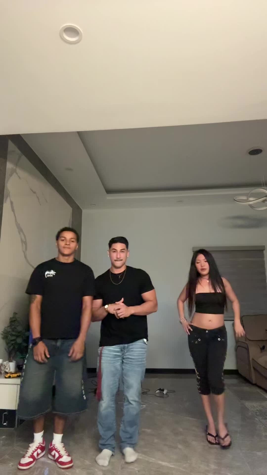 @🇬🇺