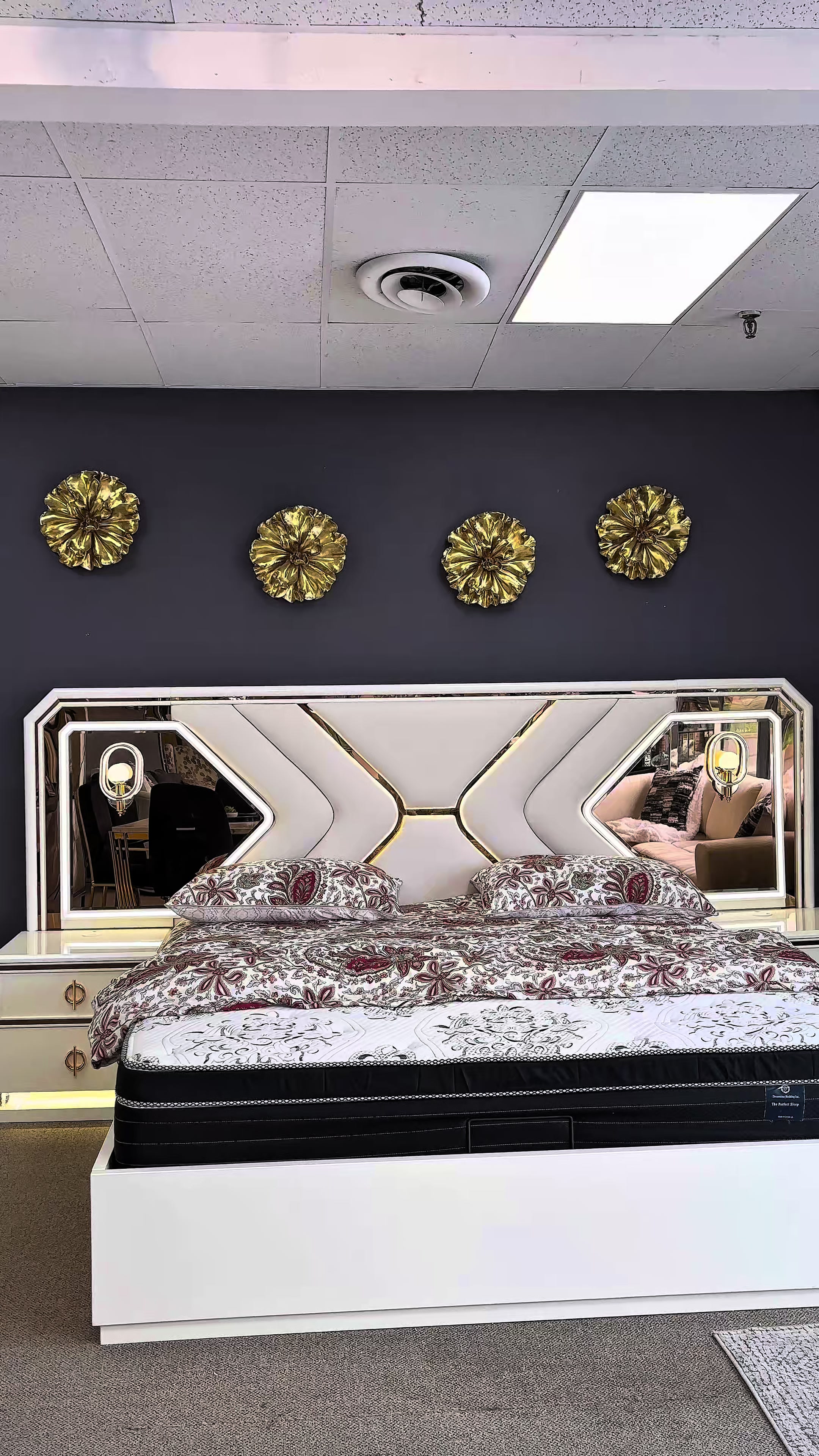 @Royal living furniture