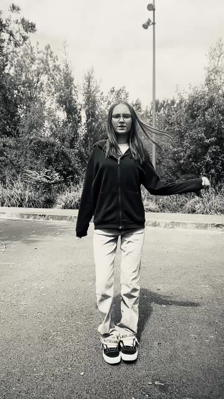 @𝓁ℴ𝓊𝓃𝒶'🥂