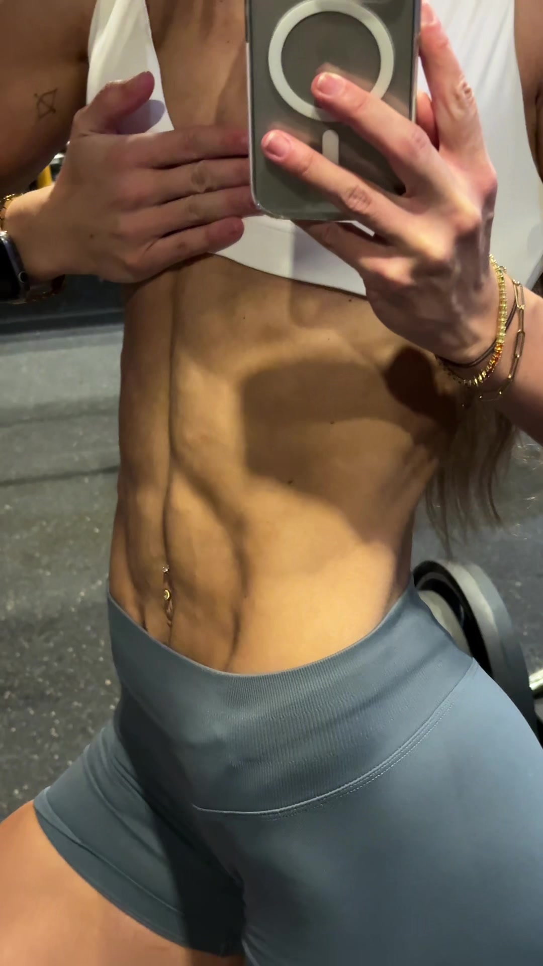 @Julia 🥥 npc bikini athlete